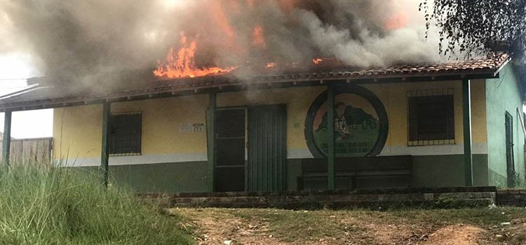 VÍDEO – Quem botou fogo e destruiu o prédio do sindicato, em Anapu? Polícia investiga