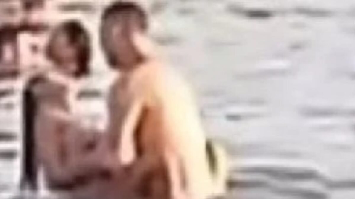 Vídeo: em plena luz do dia, casal é flagrado transando em praia de Oeiras  do Pará - Portal de Notícias